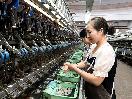 图为：凌国青开展“传帮带”工作.jpg